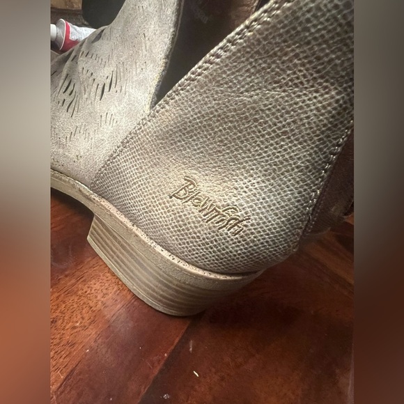 Blowfish NWOT never worn vegan ladies booty size size 10 gray with gold inlay - Picture 4 of 12